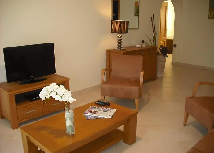 Aldeamento Turístico Oasis Parque Country Club 3*