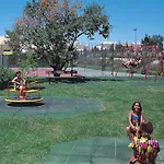 Oasis Parque Country Club